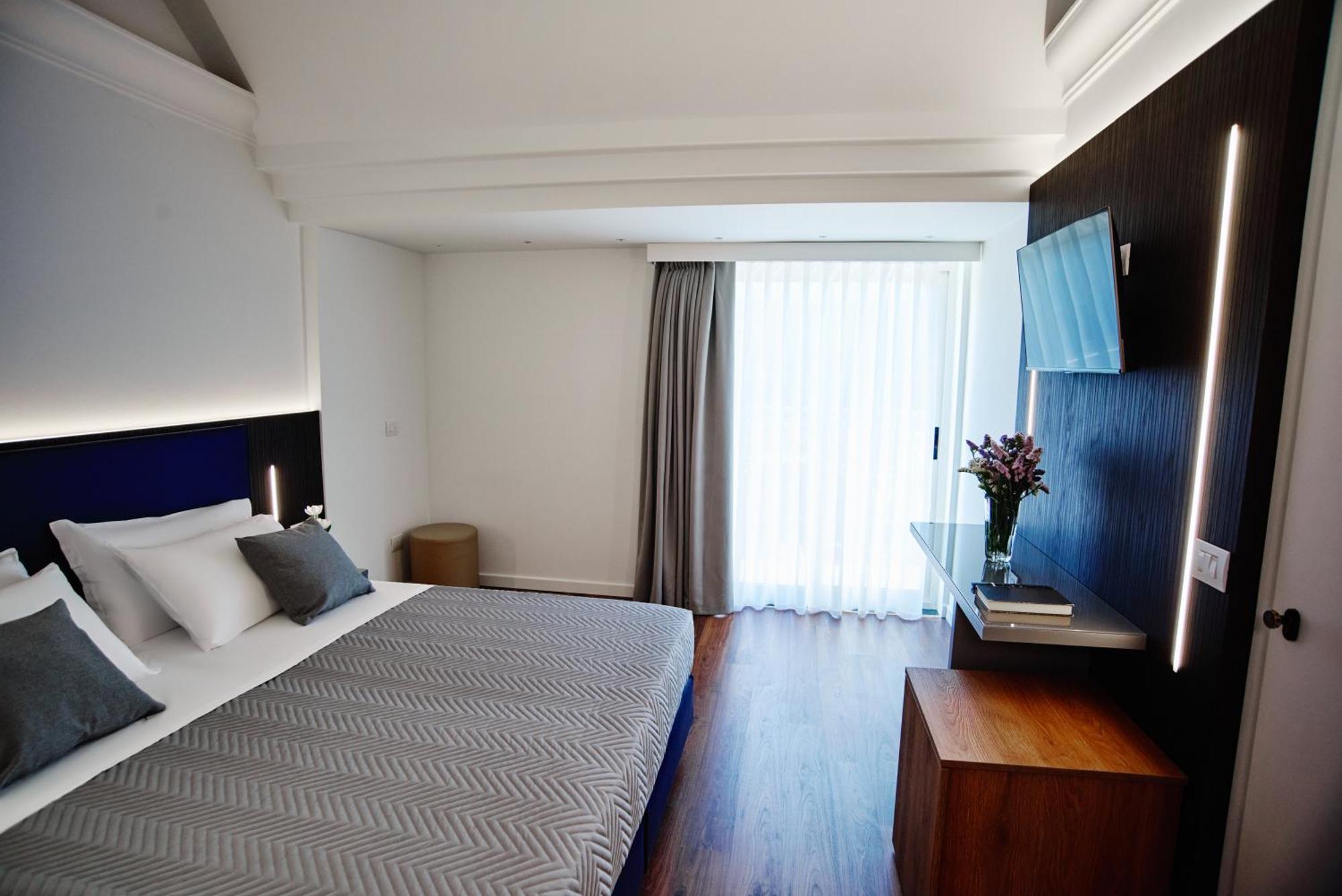 Deluxe Doppelzimmer mit seitlichem Meerblick